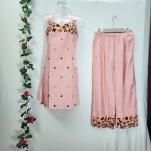 Alternative view of Aarohi – Peach Silk-Cotton Embroidered Co-ord Set